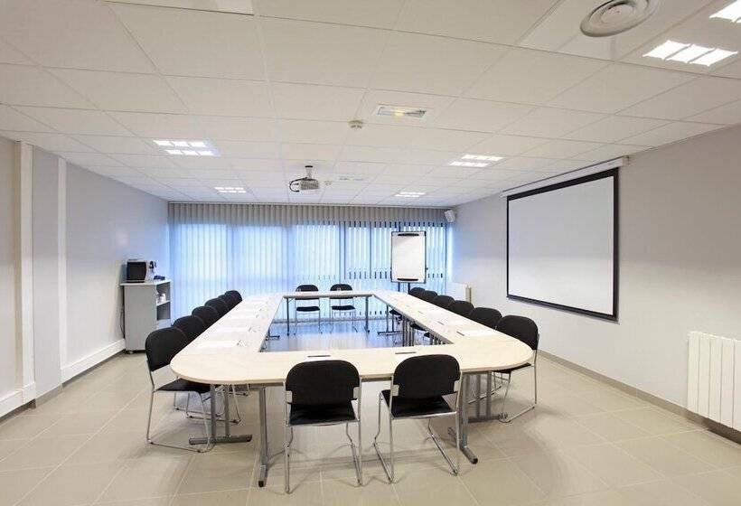 בית מלון כפרי The Originals City, L Haut  Aile, Coquelles Calais Tunnel S/manche L Hautaile