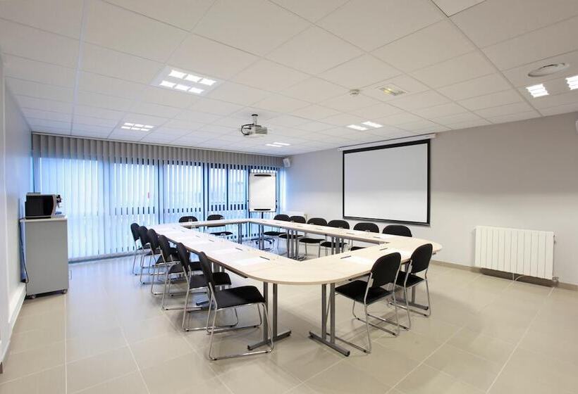 בית מלון כפרי The Originals City, L Haut  Aile, Coquelles Calais Tunnel S/manche L Hautaile