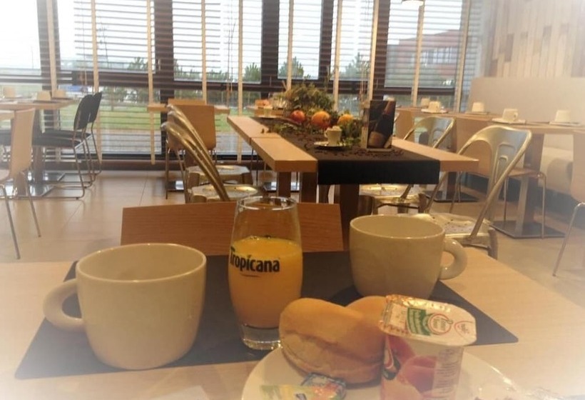 בית מלון כפרי The Originals City, L Haut  Aile, Coquelles Calais Tunnel S/manche L Hautaile