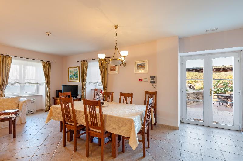 Hotel Villa Mir Vami With Private Pool And Just Few Steps Away From The Sea