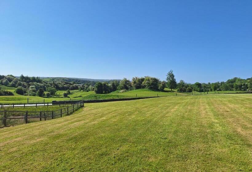 בית מלון כפרי Westport Country Lodge