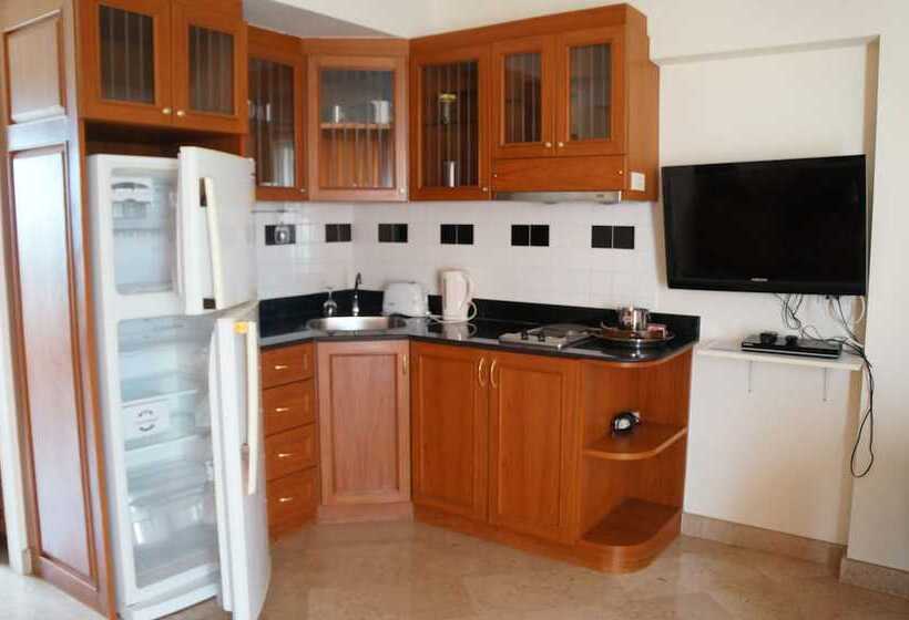 The Royal Tropical Beach At Vip Chain Resort