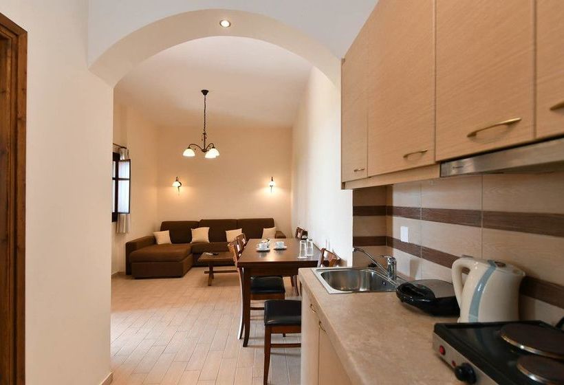 Achelatis Traditonal Guest House