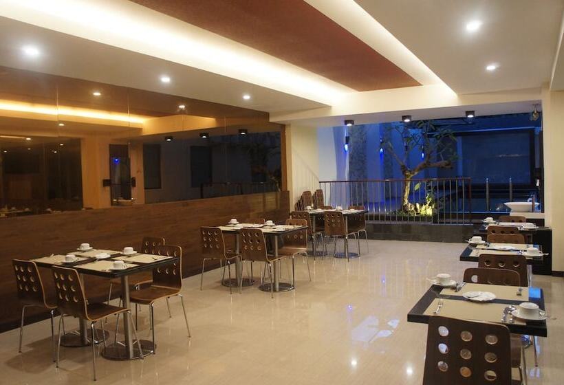 Favor Hotel Makassar City Center By Life