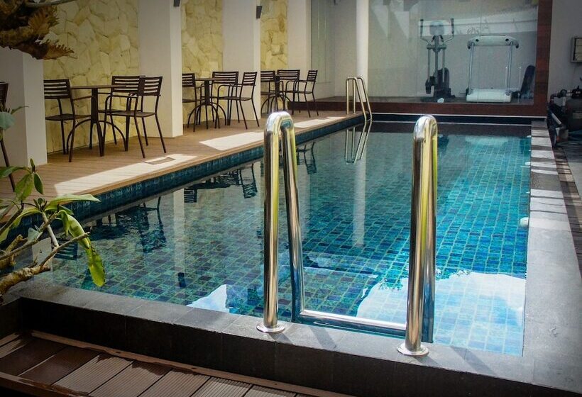 Favor Hotel Makassar City Center By Life