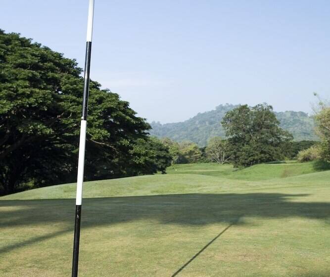 Отель The Albatross, Kandy