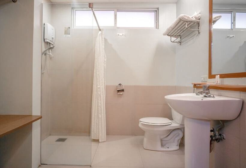 בית מלון כפרי Reddoorz Premium At Anisabel Suites Davao City