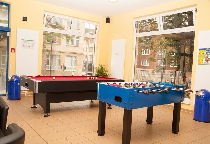 Отель a&o Aachen Hauptbahnhof