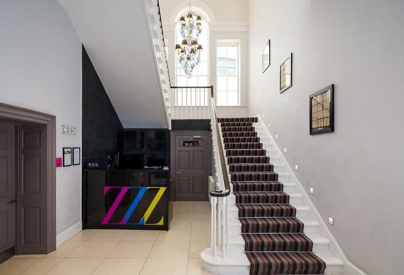 Отель Roomzzz Newcastle City