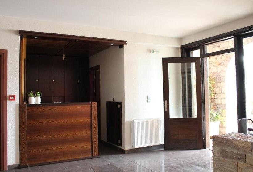 בית מלון כפרי Aposperides