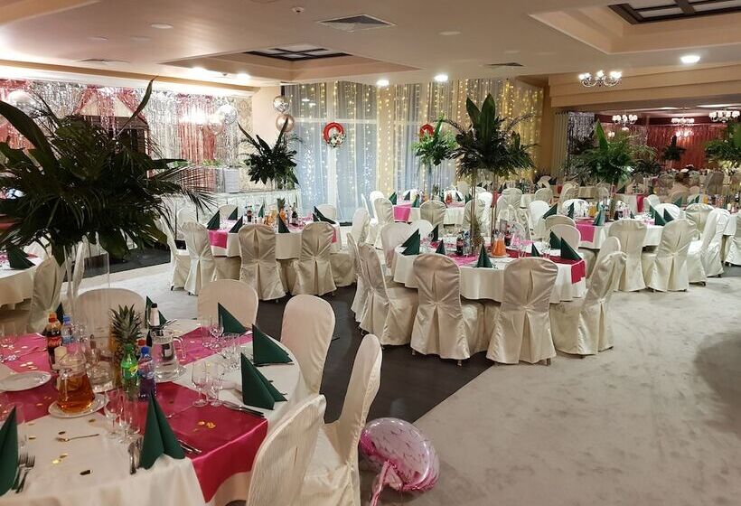 酒店 Aurora Family & Spa