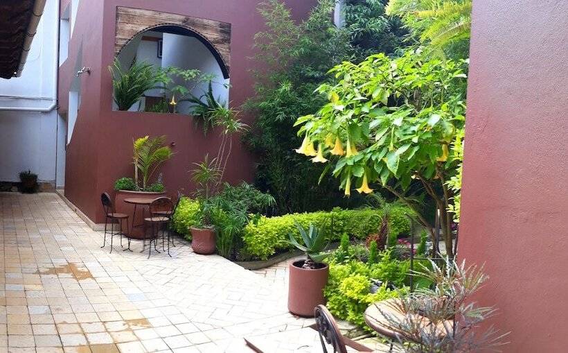 בית מלון כפרי Axkan Arte