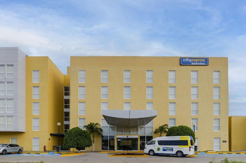 Отель City Express By Marriott Oaxaca