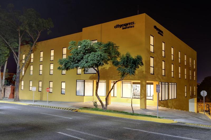 Отель City Express By Marriott Oaxaca