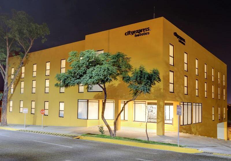 Отель City Express By Marriott Oaxaca