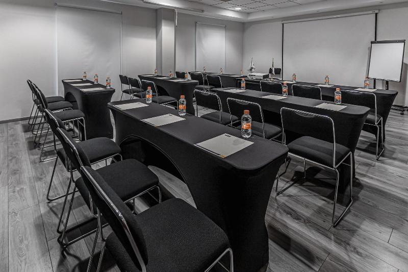 Отель City Express By Marriott Oaxaca