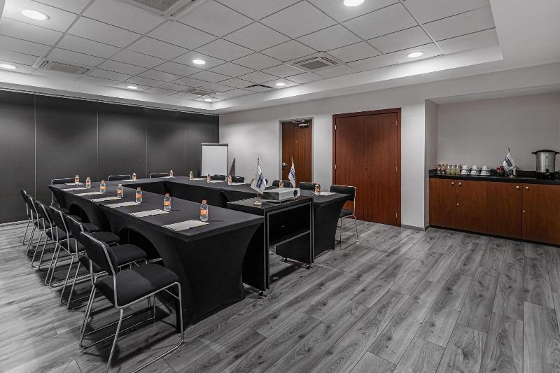 Отель City Express By Marriott Oaxaca