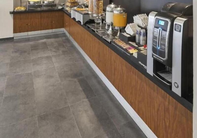 Отель City Express By Marriott Oaxaca