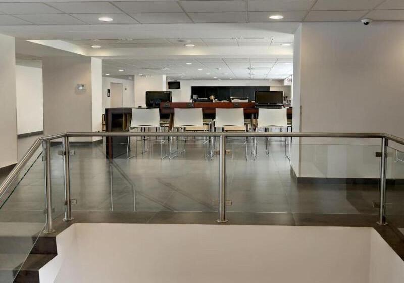 Отель City Express By Marriott Oaxaca