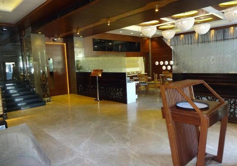 ホテル Cosmopolitan Ahmedabad