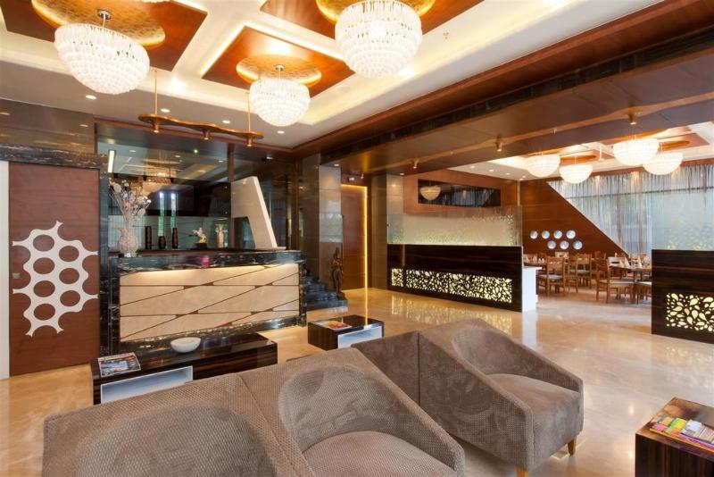 ホテル Cosmopolitan Ahmedabad