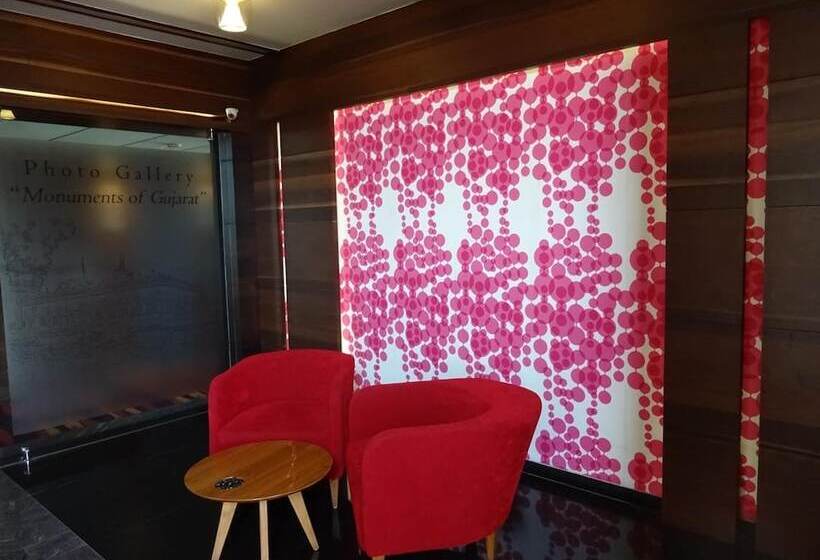 ホテル Cosmopolitan Ahmedabad