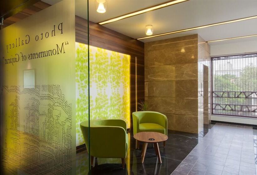 ホテル Cosmopolitan Ahmedabad