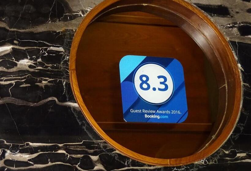 ホテル Cosmopolitan Ahmedabad