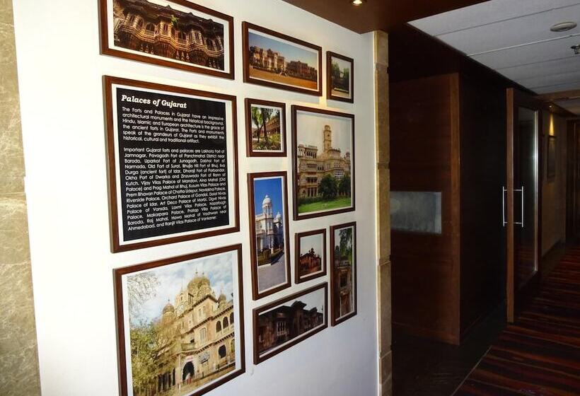 ホテル Cosmopolitan Ahmedabad