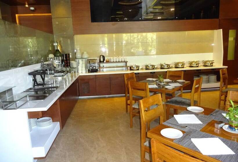 ホテル Cosmopolitan Ahmedabad