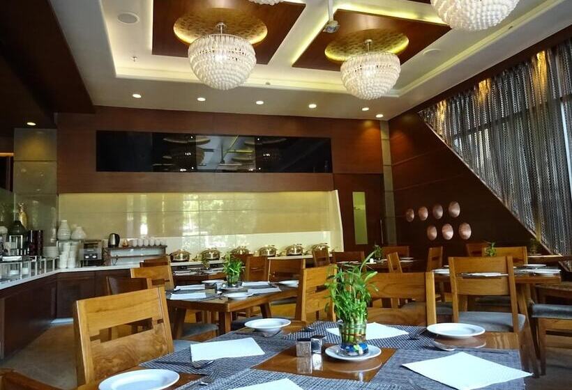 ホテル Cosmopolitan Ahmedabad