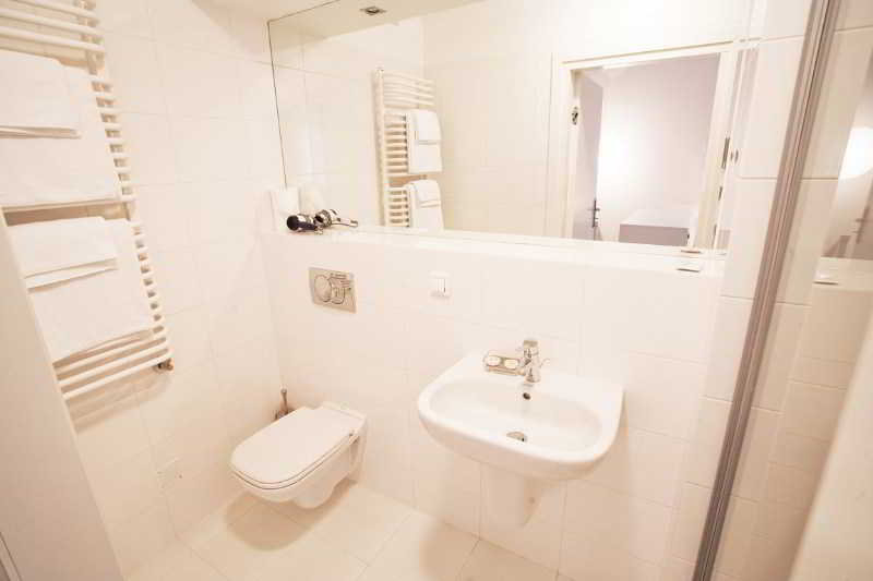 בית מלון כפרי Crystal Suites South Bank