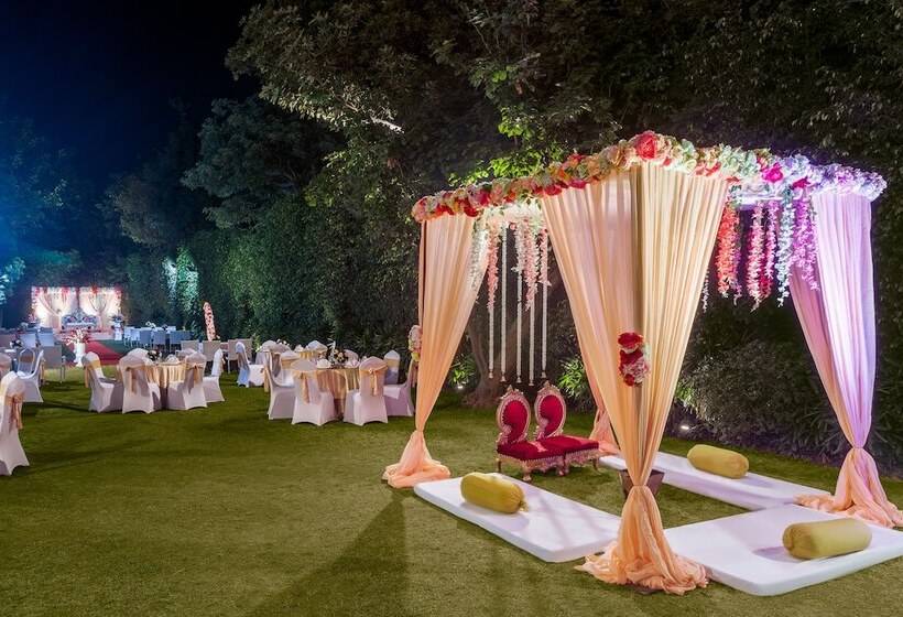 ホテル Golden Tulip Gurgaon Sector 29