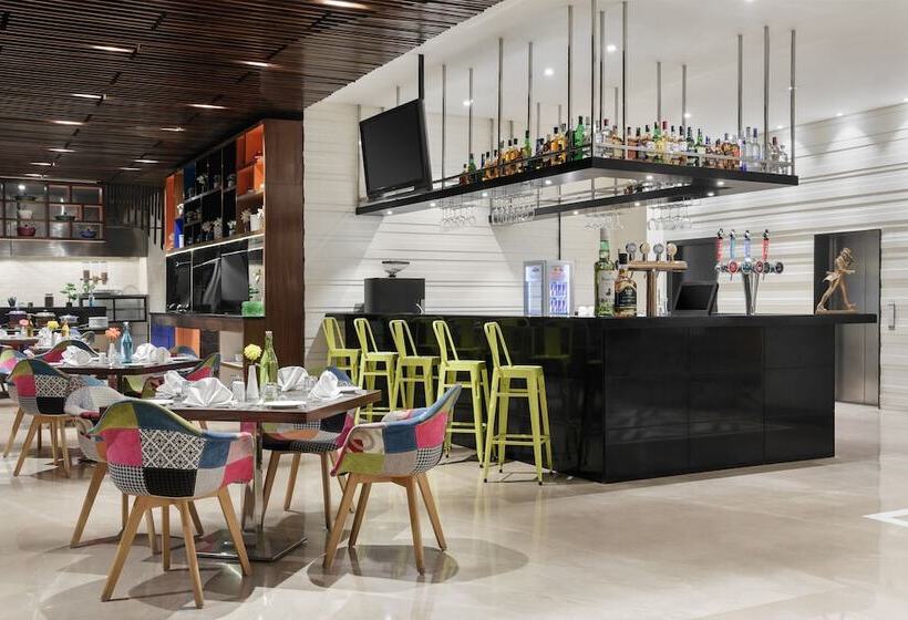 ホテル Golden Tulip Gurgaon Sector 29