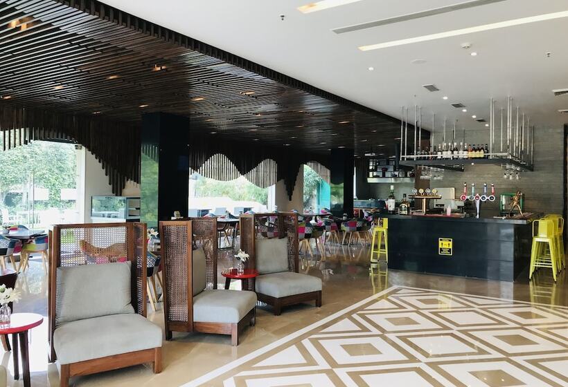ホテル Golden Tulip Gurgaon Sector 29