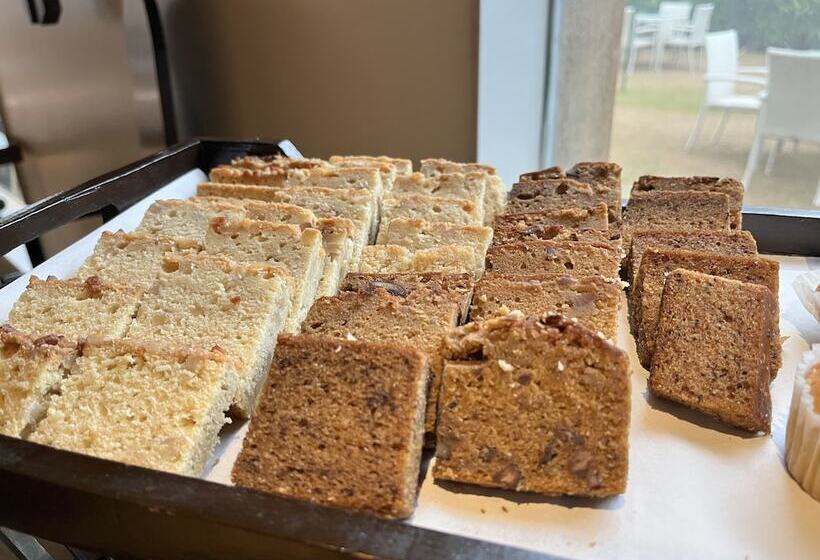 ホテル Golden Tulip Gurgaon Sector 29