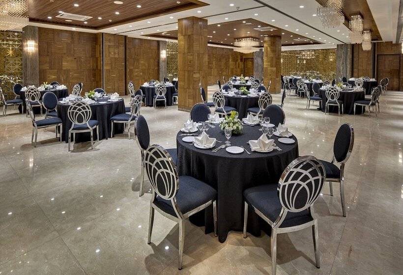 Goldfinch Hotel Mumbai