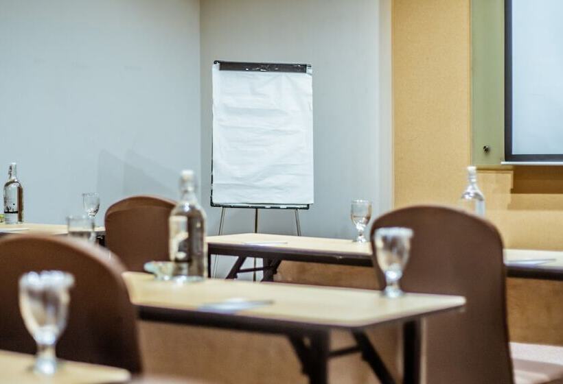 Отель Grand Tjokro Yogyakarta