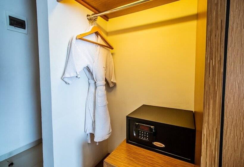 Отель Grand Tjokro Yogyakarta