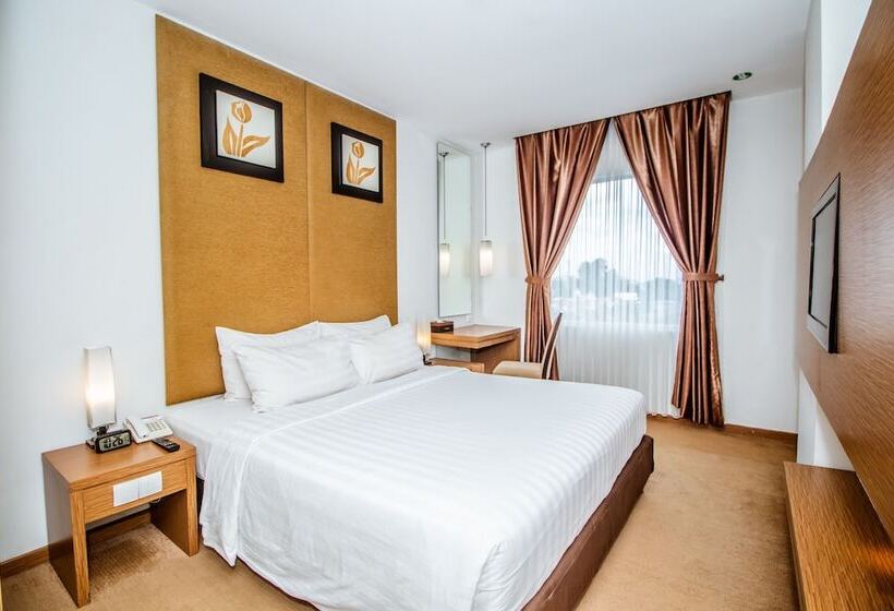 Отель Grand Tjokro Yogyakarta