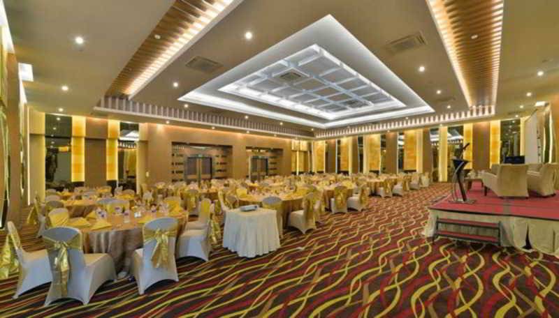 Отель Grand Tjokro Yogyakarta