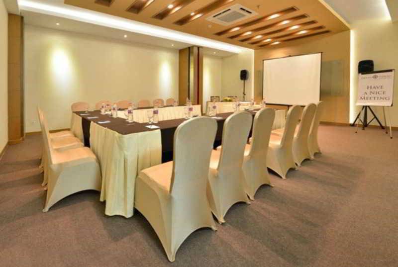 Отель Grand Tjokro Yogyakarta