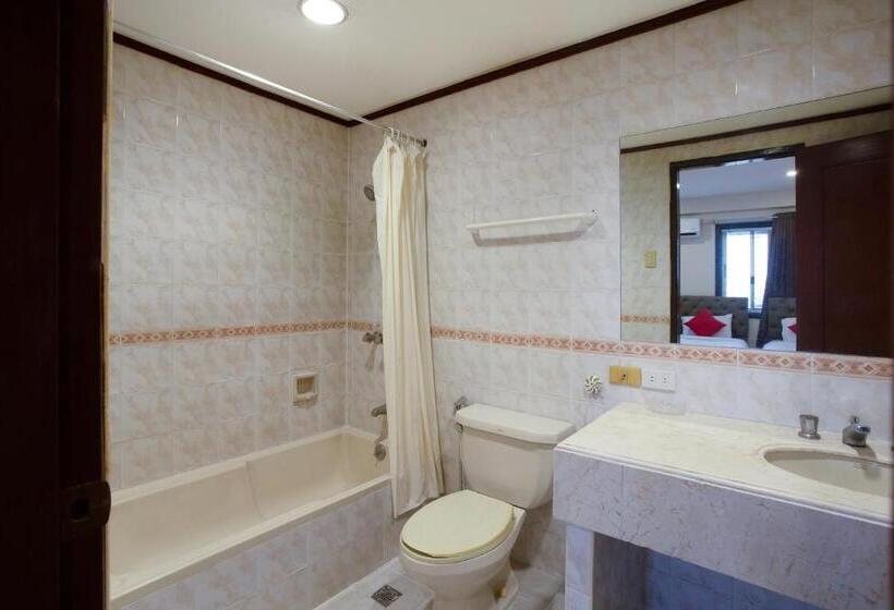 Отель The Humbertos