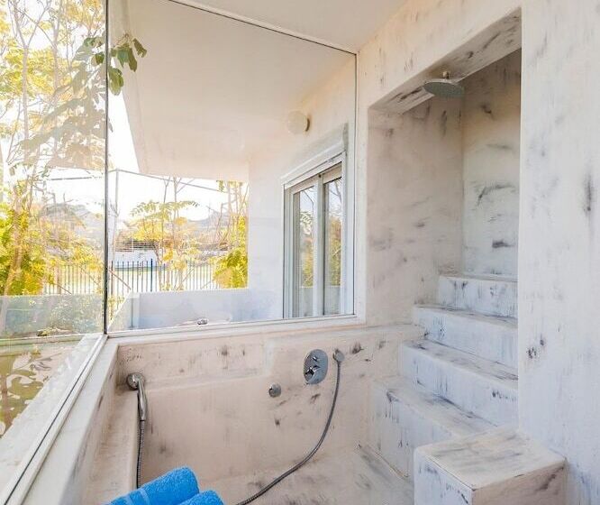 호텔 Kouros Home & Suites