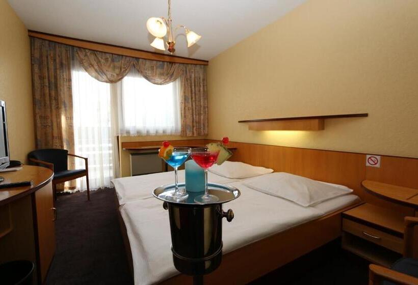 هتل Krona Domžale