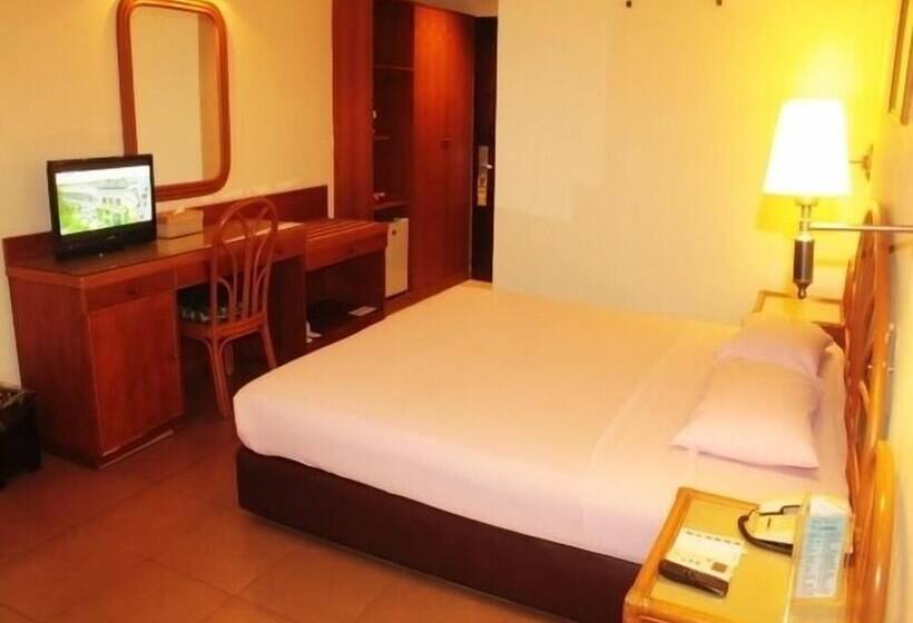 فندق Losari Beach Inn