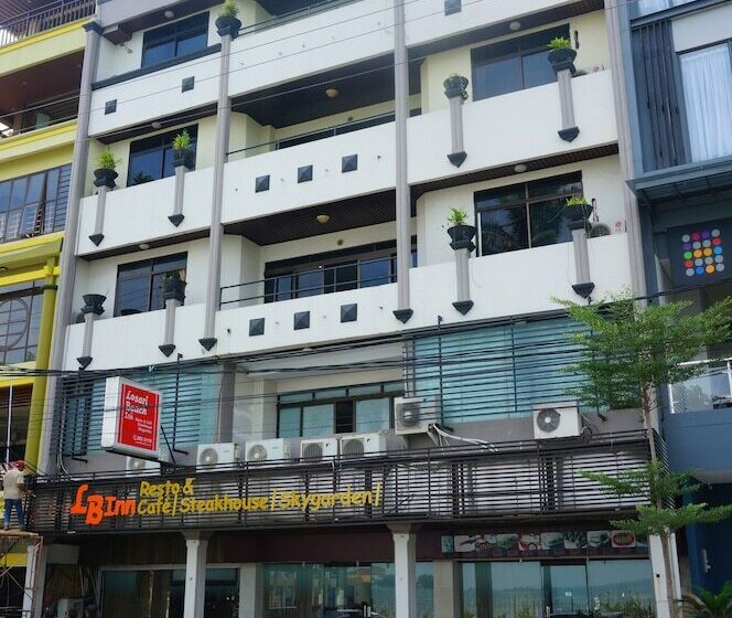 هتل Losari Beach Inn