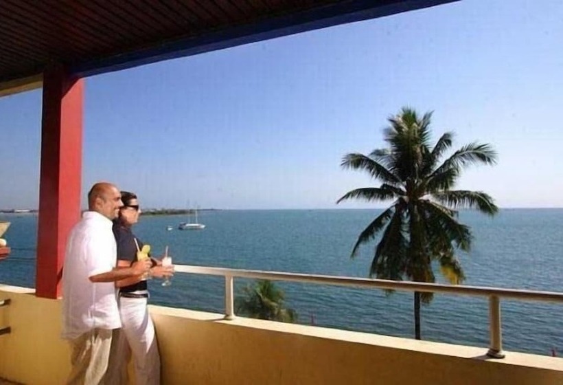 فندق Losari Beach Inn