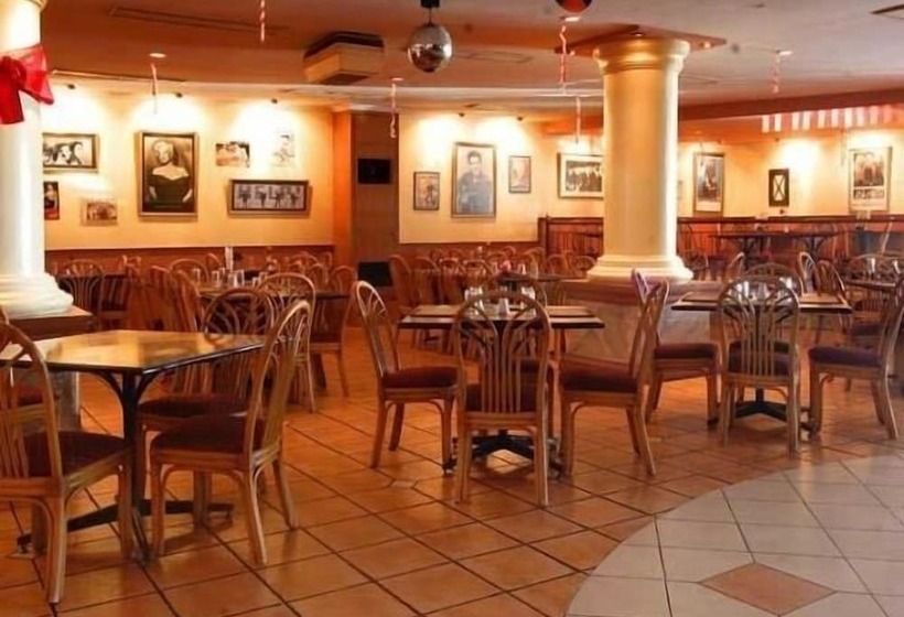 فندق Losari Beach Inn