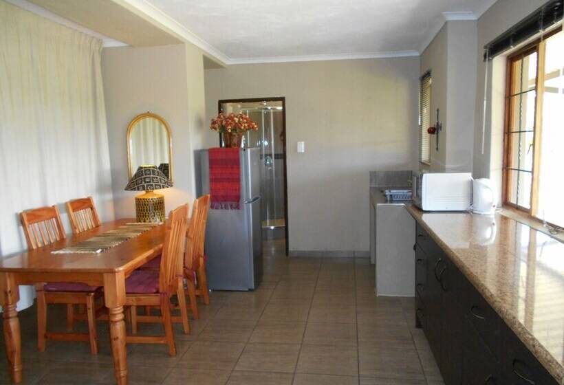 בית מלון כפרי Meerkat Manor